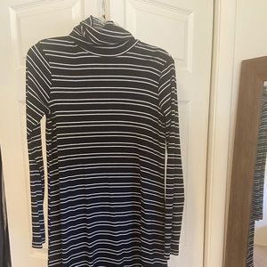 Turtle neck long sleeve dress